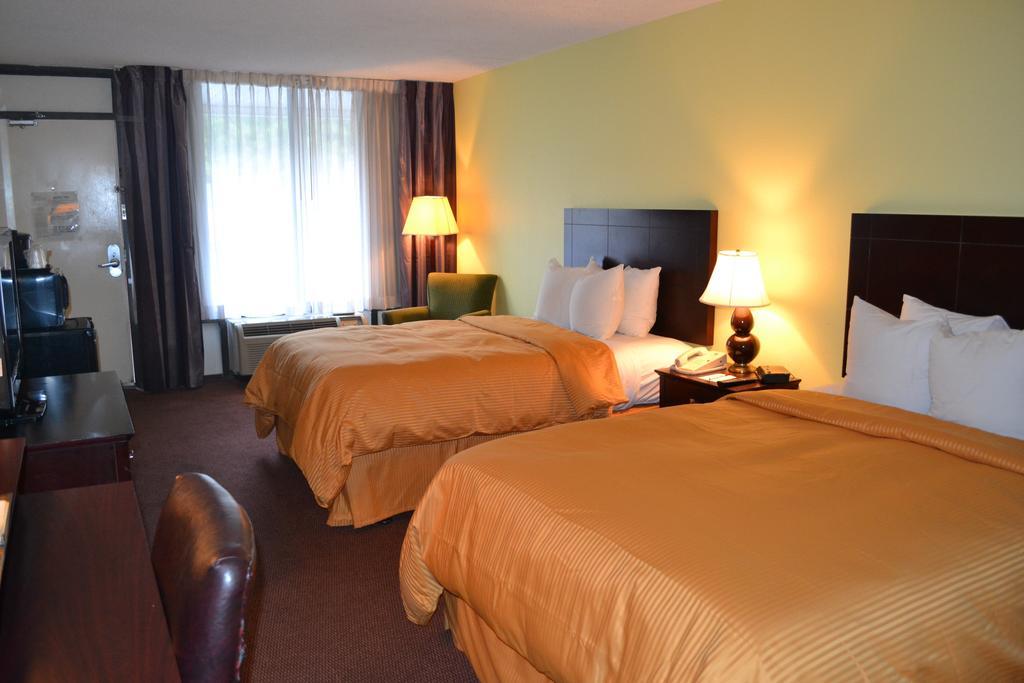 Clarion Inn Brunswick Quarto foto