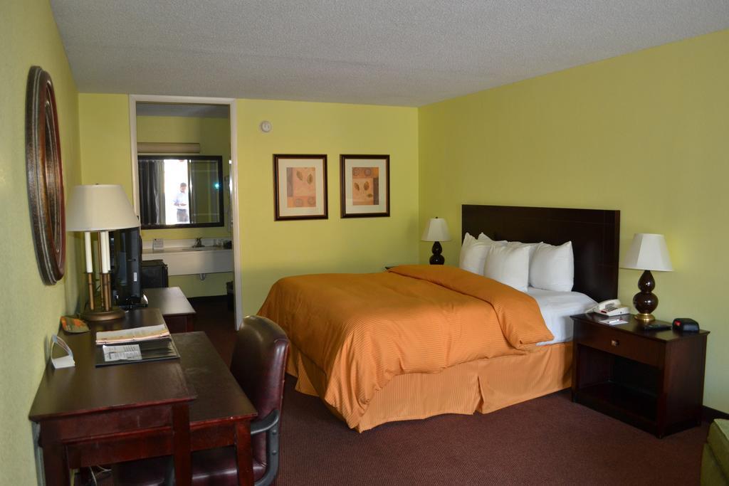 Clarion Inn Brunswick Quarto foto